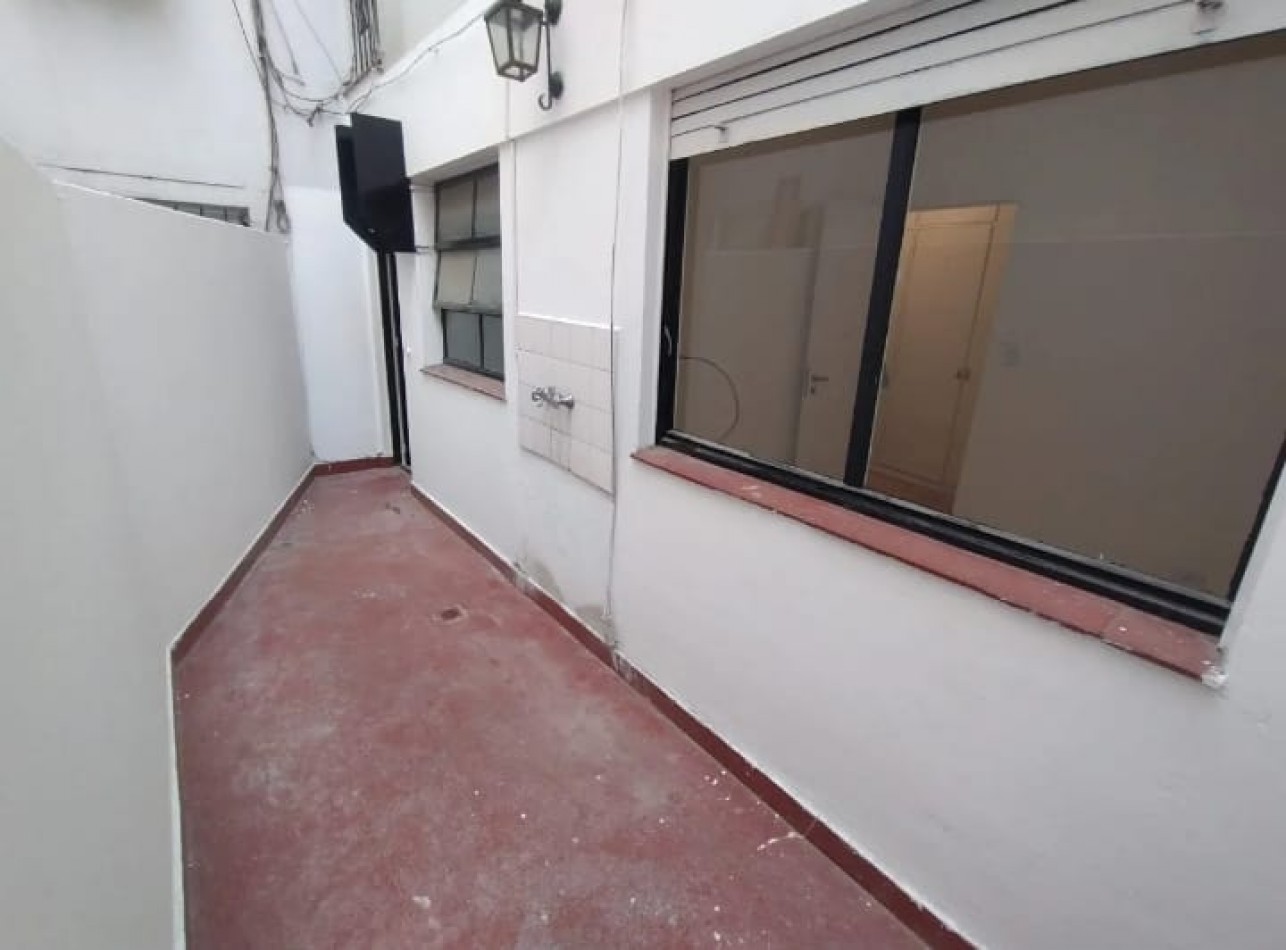 URIBURU 200, Venta; EXCELENTE DEPTO 2 AMB APTO PROF 1er piso c/Patio Propio Mtrs Av Rivadavia, Subte. Expensas ;  $ 65.000.-