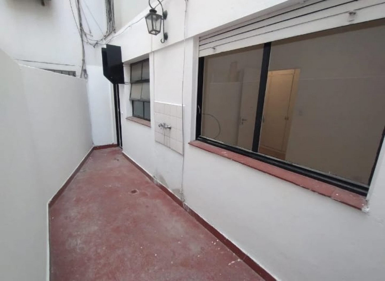 URIBURU 200, Venta; EXCELENTE DEPTO 2 AMB APTO PROF 1er piso c/Patio Propio Mtrs Av Rivadavia, Subte. Expensas ;  $ 65.000.-
