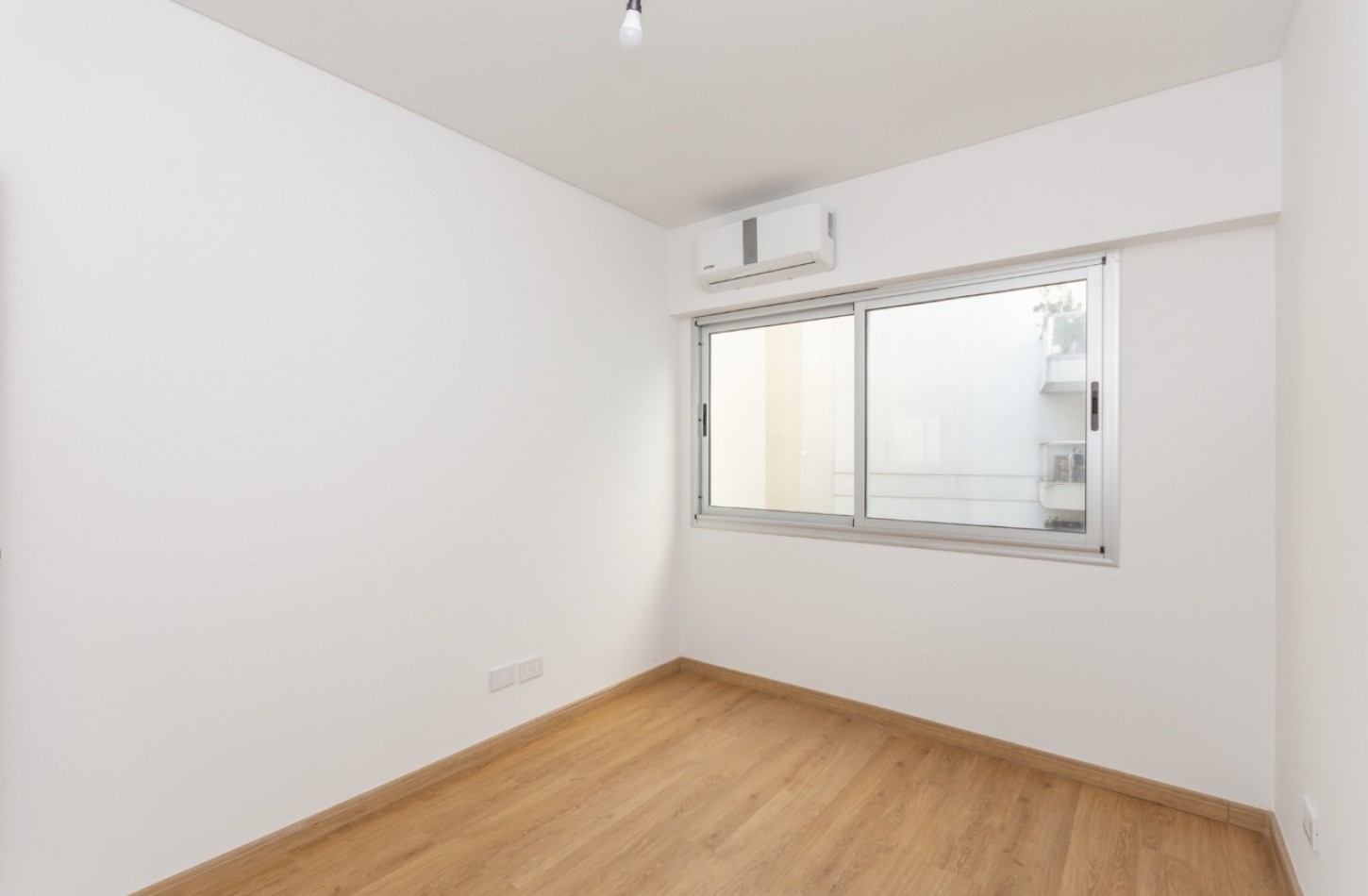 BILLINGHURST 1500, VENTA PISO DE CUATRO AMBIENTES CON DEPENDENCIA