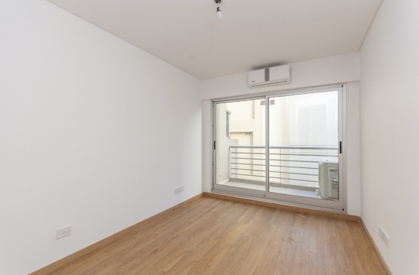 BILLINGHURST 1500, VENTA PISO DE CUATRO AMBIENTES CON DEPENDENCIA