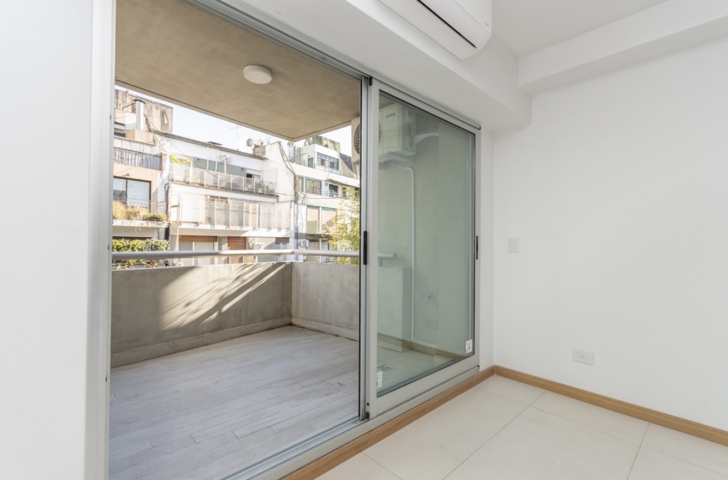 BILLINGHURST 1500, VENTA PISO DE CUATRO AMBIENTES CON DEPENDENCIA