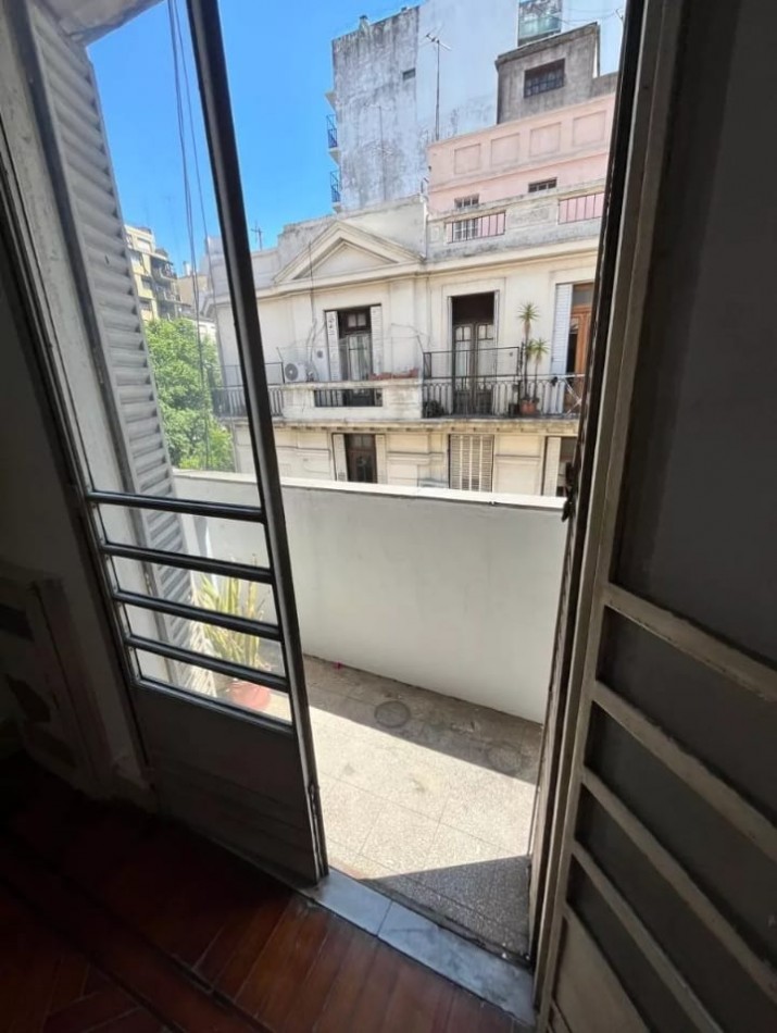 RIVADAVIA 5500. Venta 2 AMB (orig 3 amb 66m2) Al Frente c/Balcon BAÑO TOIL COC INDEP