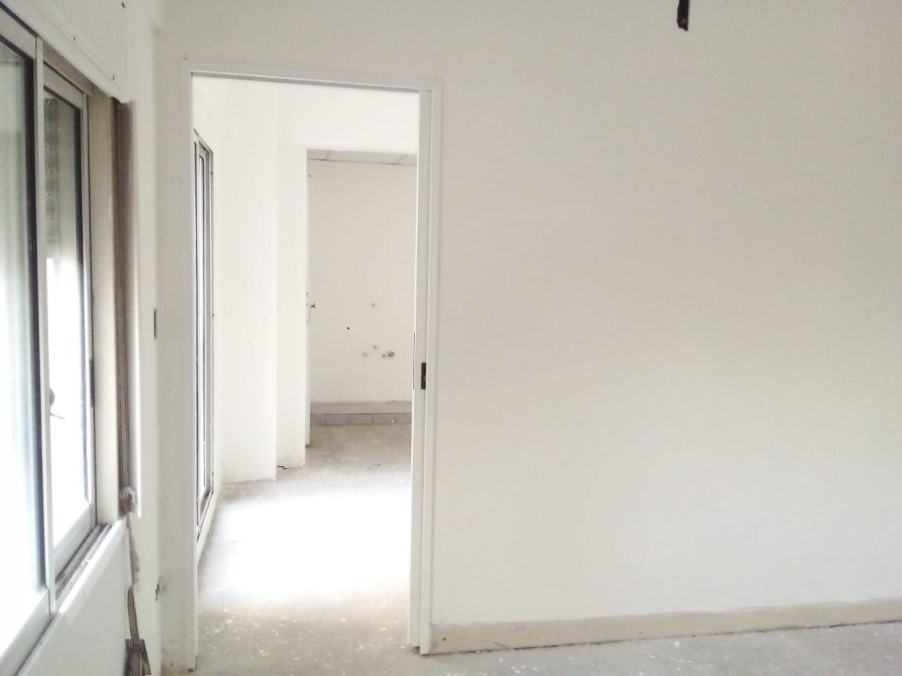 PERON 4100, VENTA 2 AMB A NUEVO