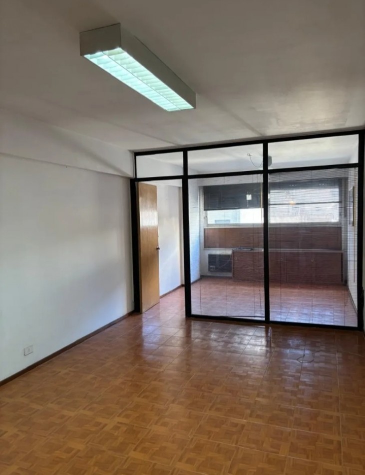 MAIPU 500, VENTA 1 AMB DIVISIBLE APTO PROF/Vvda