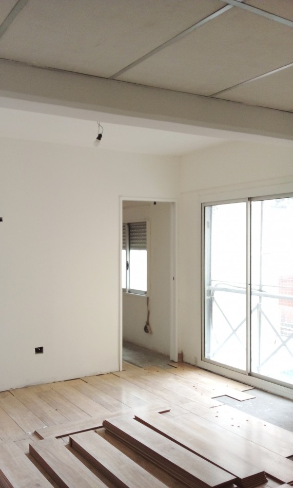 PERON 4100, VENTA 2 AMB A NUEVO