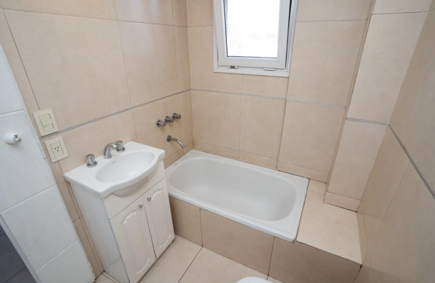 LUIS VIALE 2000, VENTA DEPARTAMENTO DE UN AMBIENTE 