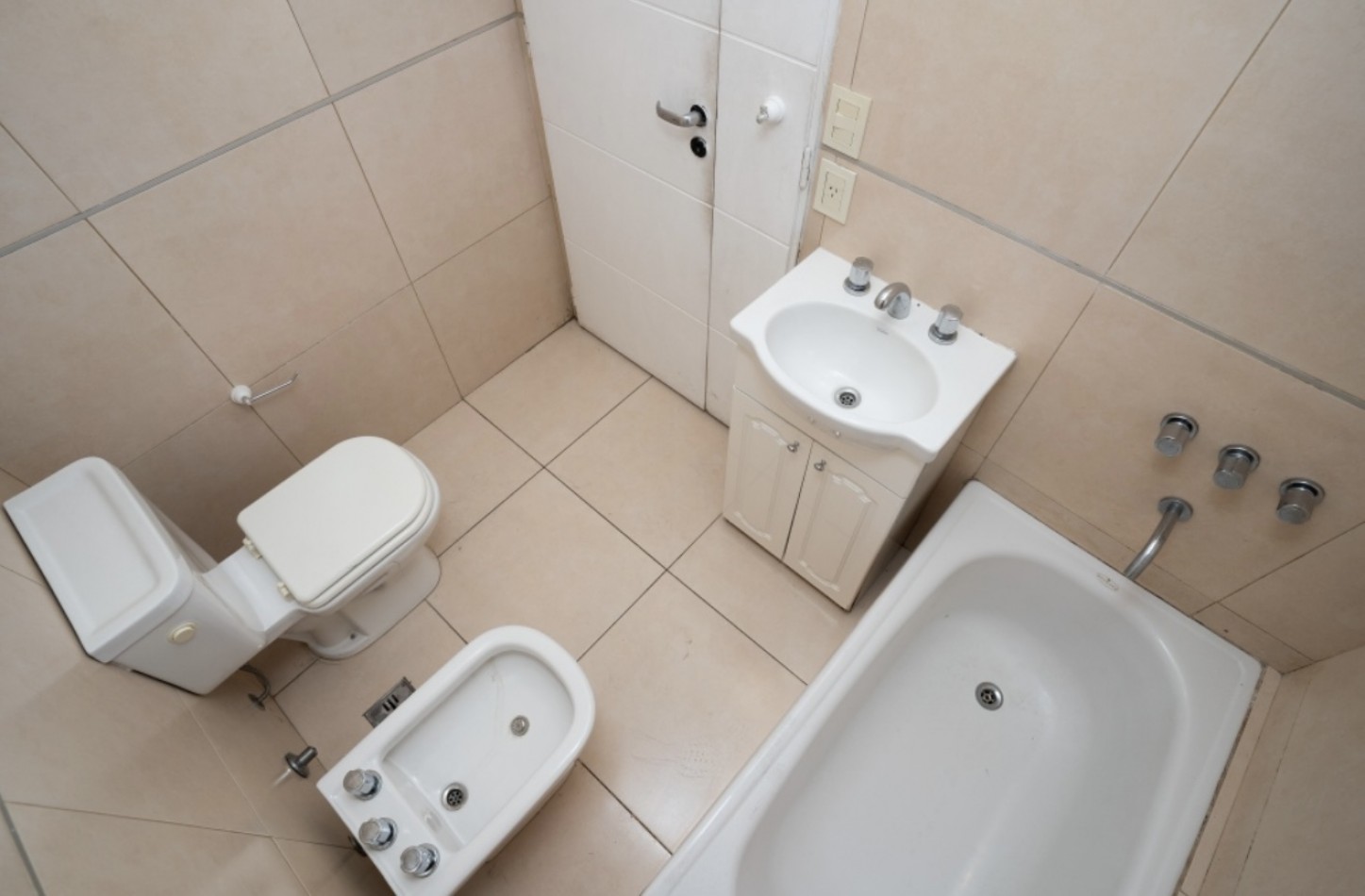 LUIS VIALE 2000, VENTA DEPARTAMENTO DE UN AMBIENTE 