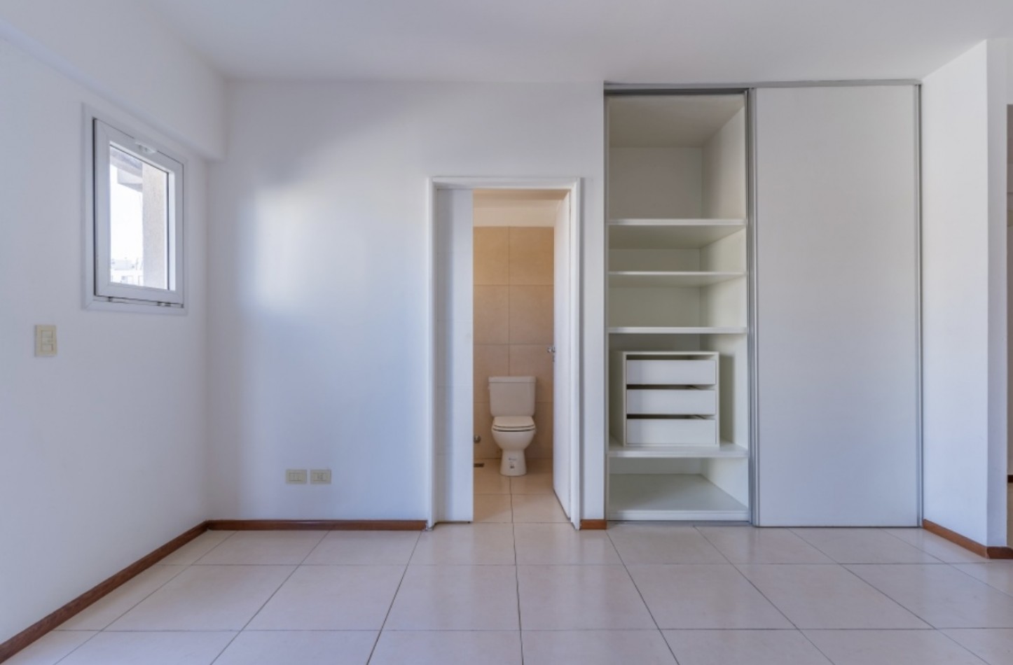 LUIS VIALE 2000, VENTA DEPARTAMENTO DE UN AMBIENTE 