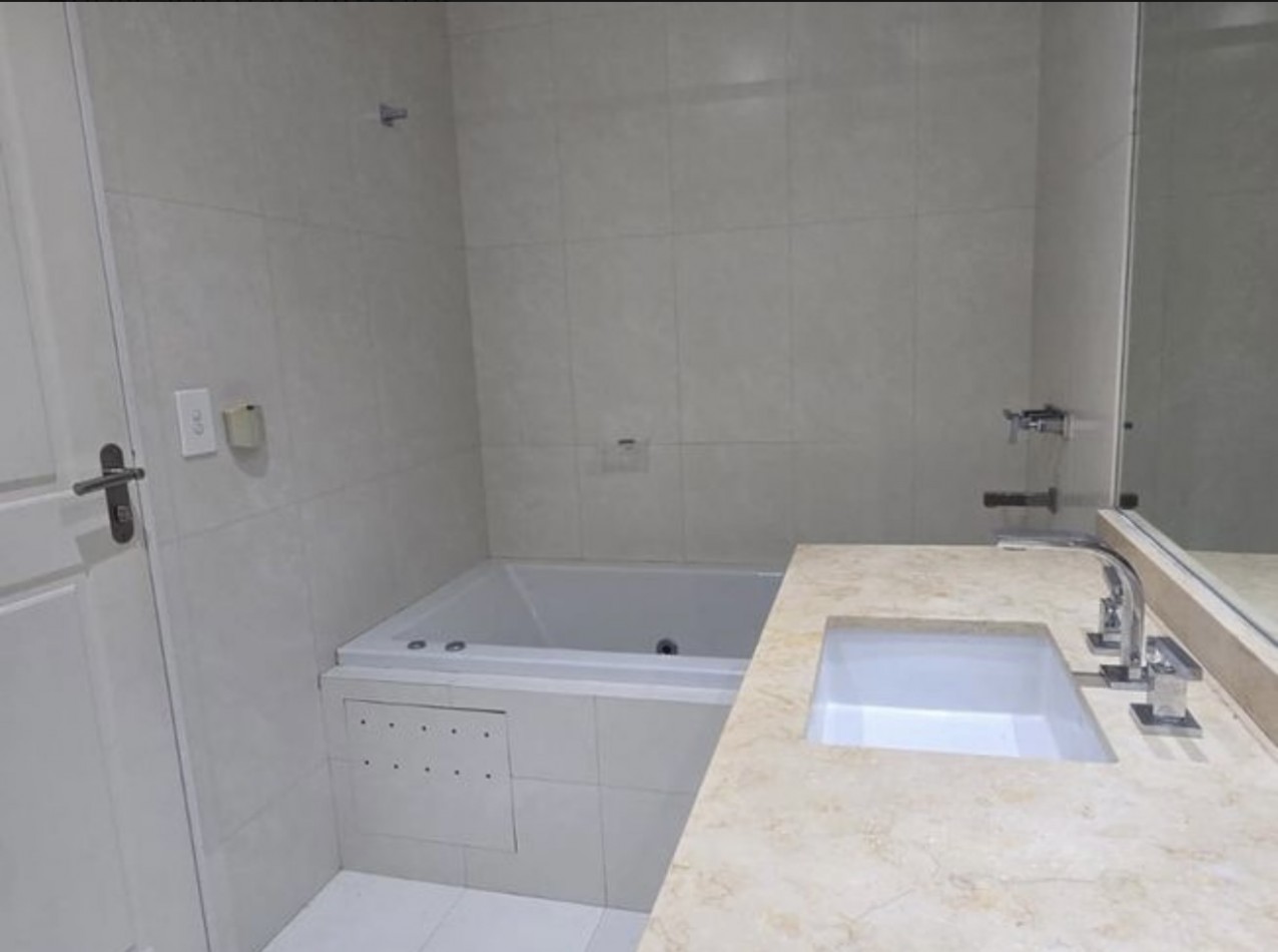 JUANA MANSO 670, VENTA DEPARTAMENTO DE TRES AMBIENTES