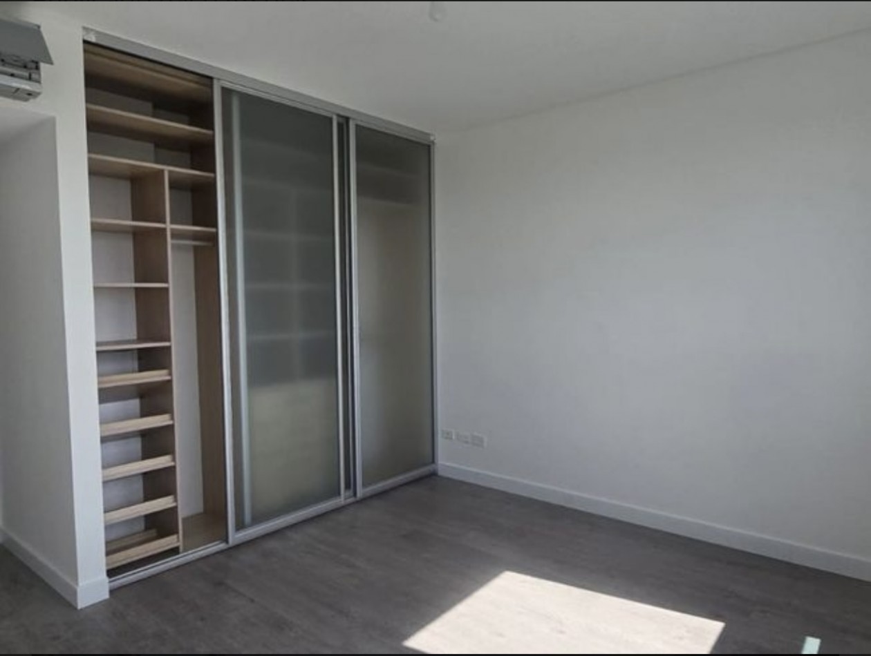 JUANA MANSO 670, VENTA DEPARTAMENTO DE TRES AMBIENTES