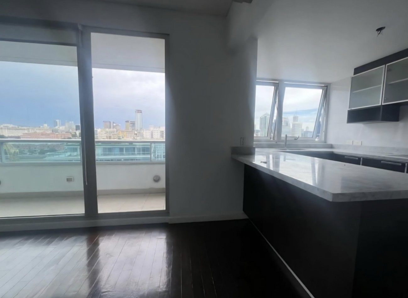 JUANA MANSO 670, VENTA DEPARTAMENTO DE TRES AMBIENTES