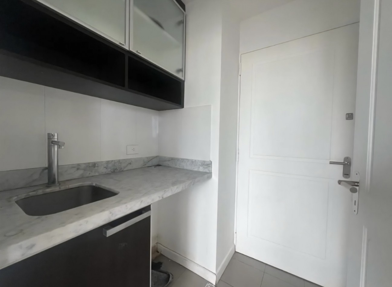 JUANA MANSO 670, VENTA DEPARTAMENTO DE TRES AMBIENTES