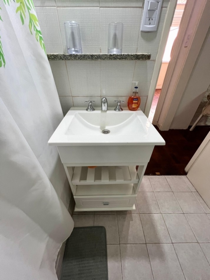 HIPOLITO YRIGOYEN 600, VENTA Genial depto 2 AMB + ESCRITORIO, Completamente  a Nuevo 