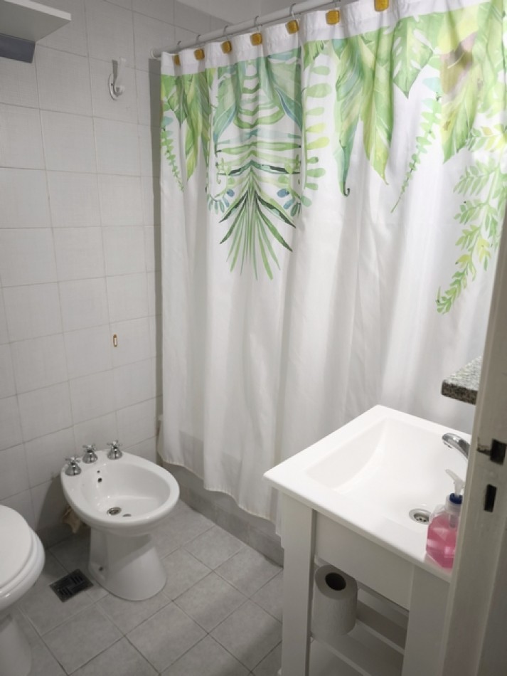 HIPOLITO YRIGOYEN 600, VENTA Genial depto 2 AMB + ESCRITORIO, Completamente  a Nuevo 