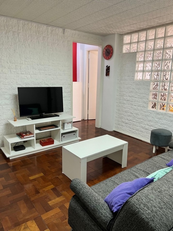 HIPOLITO YRIGOYEN 600, VENTA Genial depto 2 AMB + ESCRITORIO, Completamente  a Nuevo 