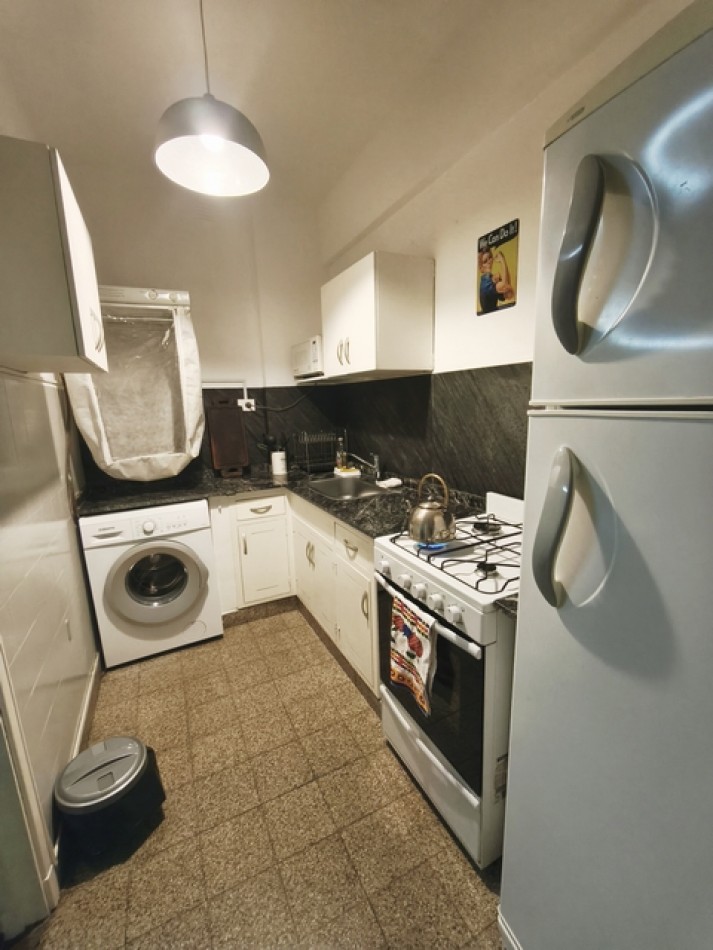 HIPOLITO YRIGOYEN 600, VENTA Genial depto 2 AMB + ESCRITORIO, Completamente  a Nuevo 