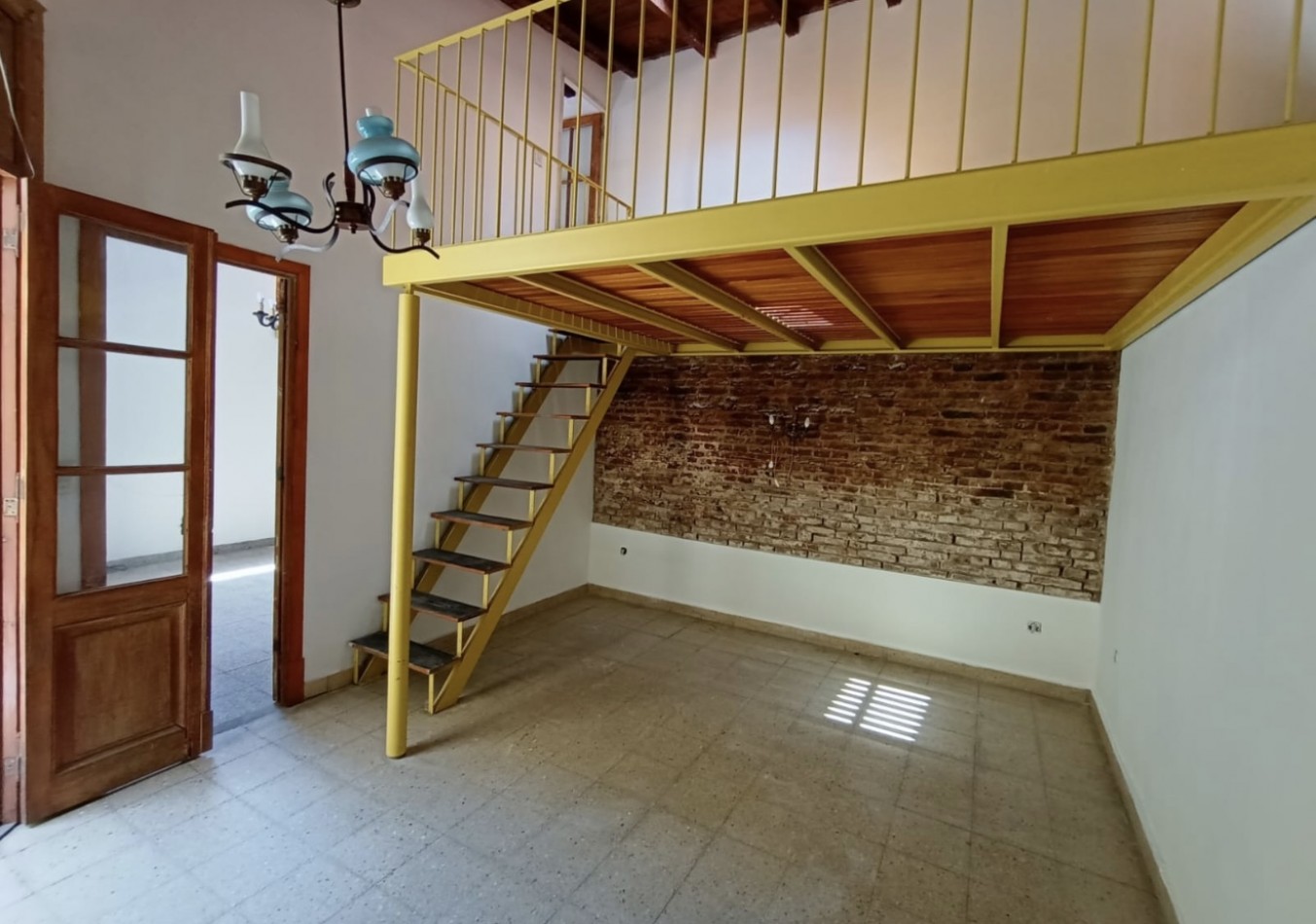 AV. ALBERDI 2600, VENTA PH DE CUATRO AMBIENTES Y ESCRITORIO