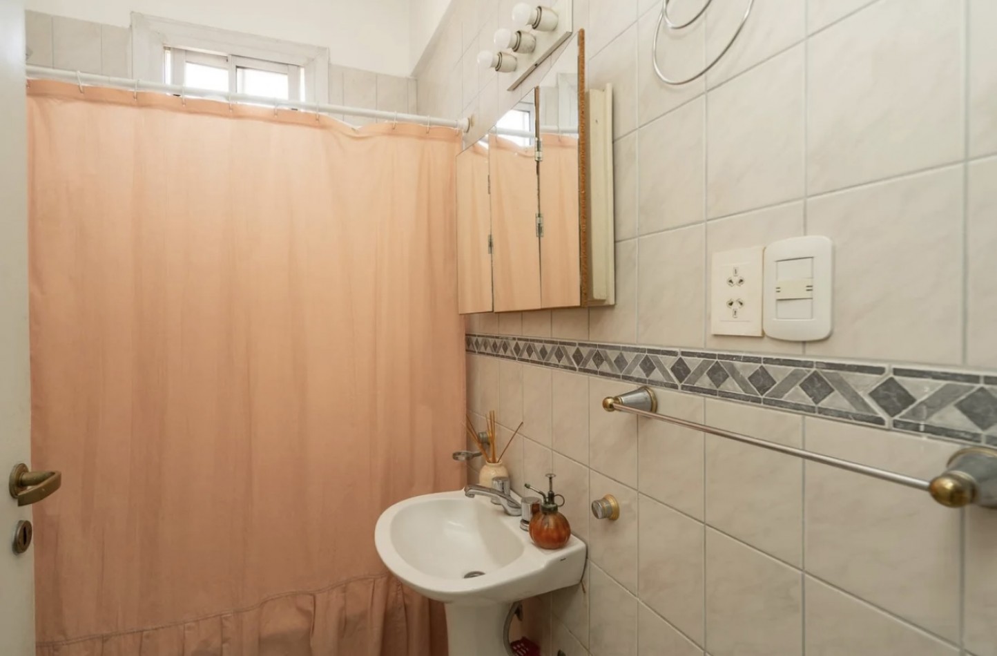 EMILIO LAMARCA 4600, VENTA DEPARTAMENTO DE TRES AMBIENTES EN VILLA DEVOTO