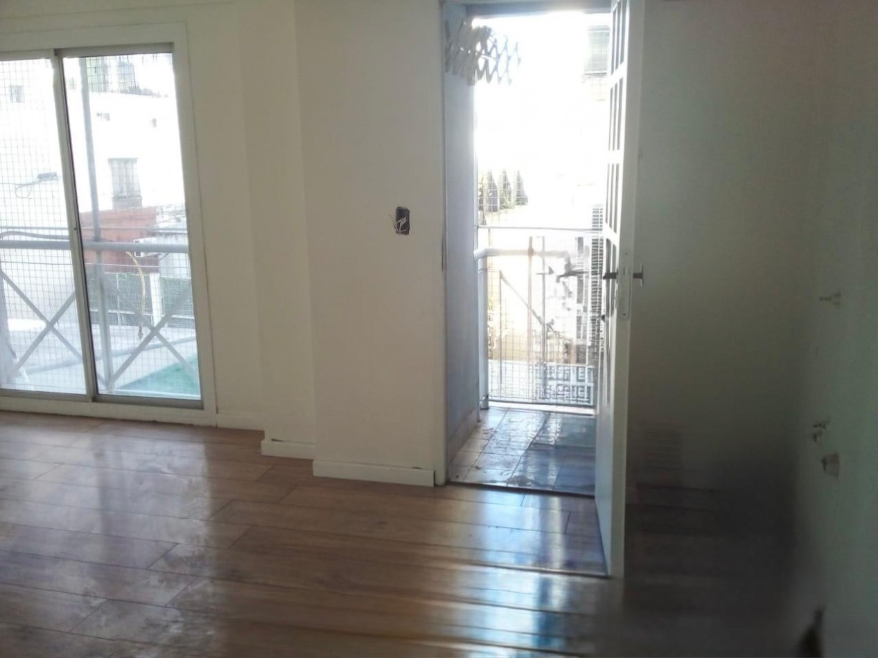 PERON 4100, VENTA DEPTO 1 AMB Y MEDIO DIVIDIDO (2 amb)  BALCON + BALCON FRANCES + VENTANAL Optimo Estado
