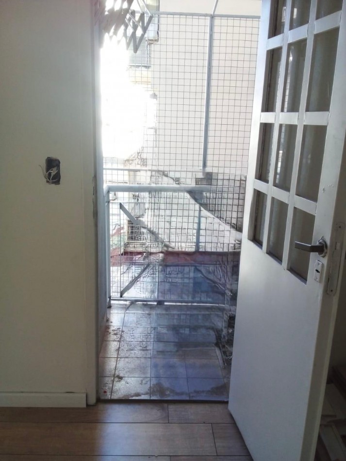 PERON 4100, VENTA DEPTO 1 AMB Y MEDIO DIVIDIDO (2 amb)  BALCON + BALCON FRANCES + VENTANAL Optimo Estado