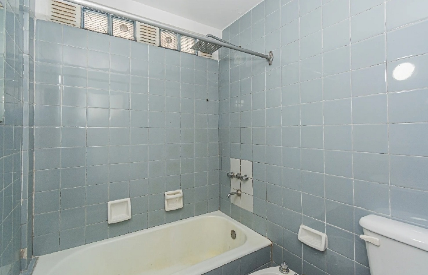 SARMIENTO 2300, VENTA IMPECABLE Depto 3 AMB c/BALCON Super Completo Mtrs Av Callao