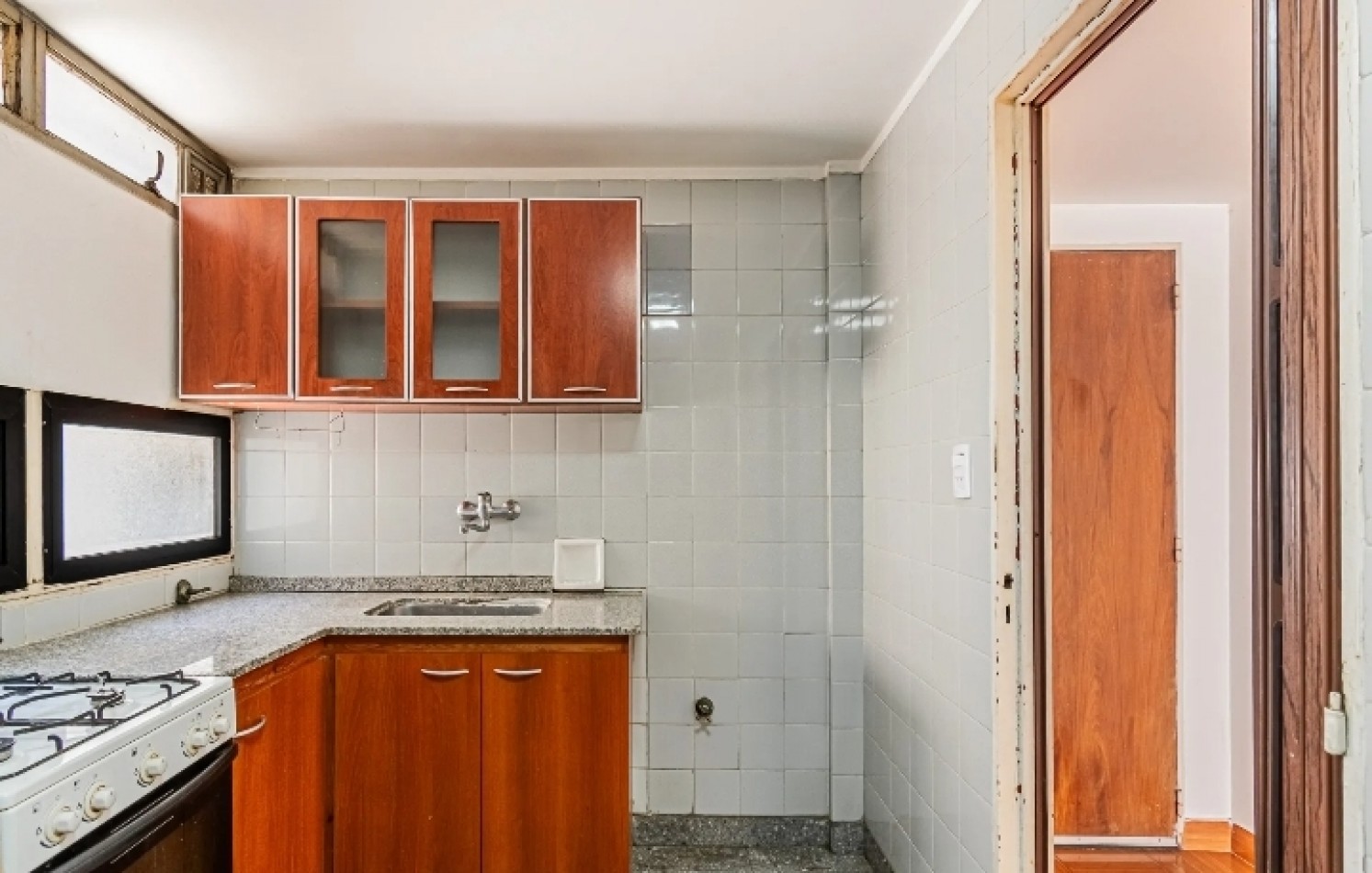 SARMIENTO 2300, VENTA IMPECABLE Depto 3 AMB c/BALCON Super Completo Mtrs Av Callao