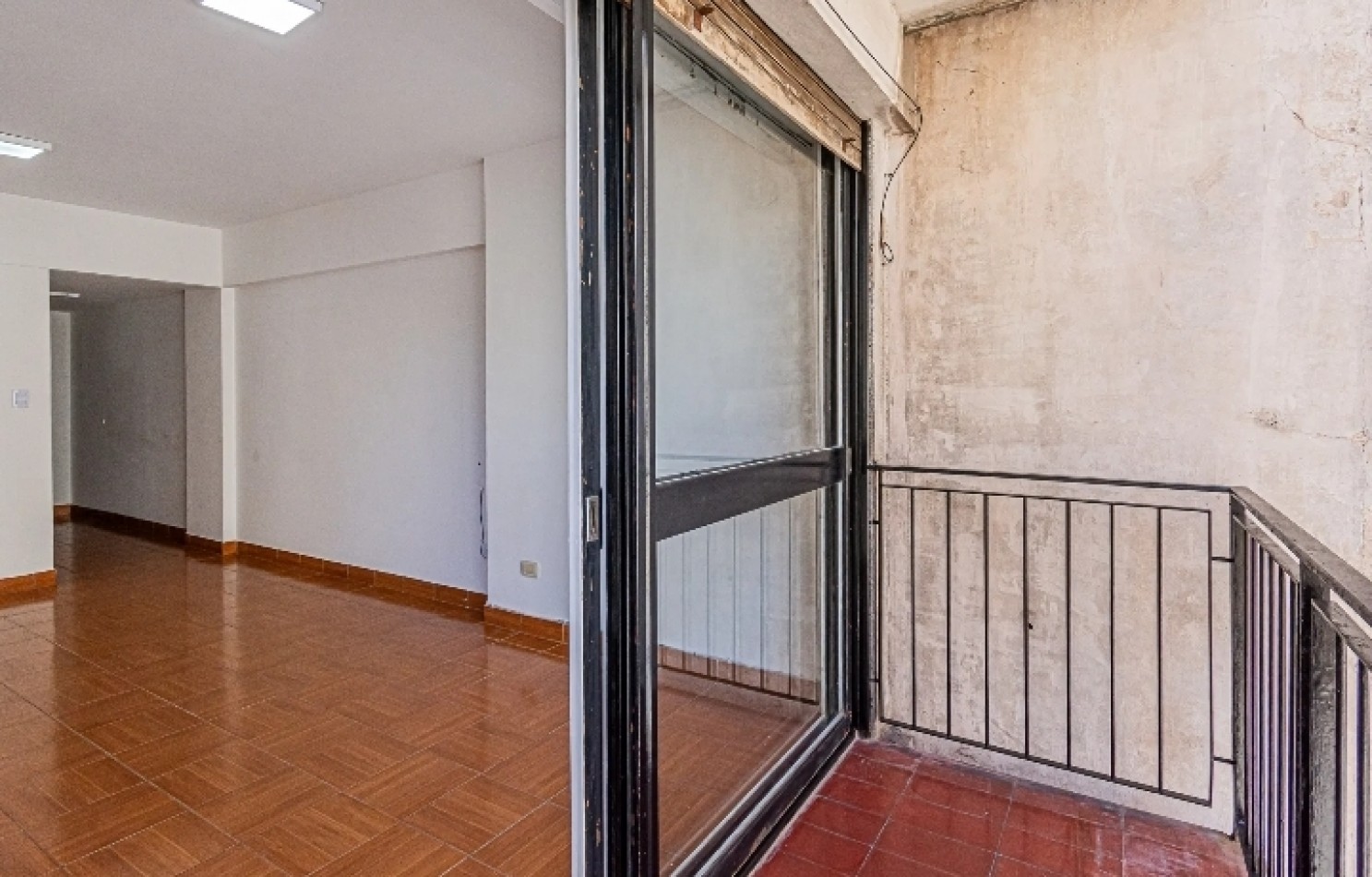 SARMIENTO 2300, VENTA IMPECABLE Depto 3 AMB c/BALCON Super Completo Mtrs Av Callao