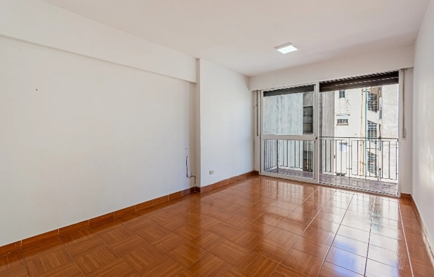 SARMIENTO 2300, VENTA IMPECABLE Depto 3 AMB c/BALCON Super Completo Mtrs Av Callao