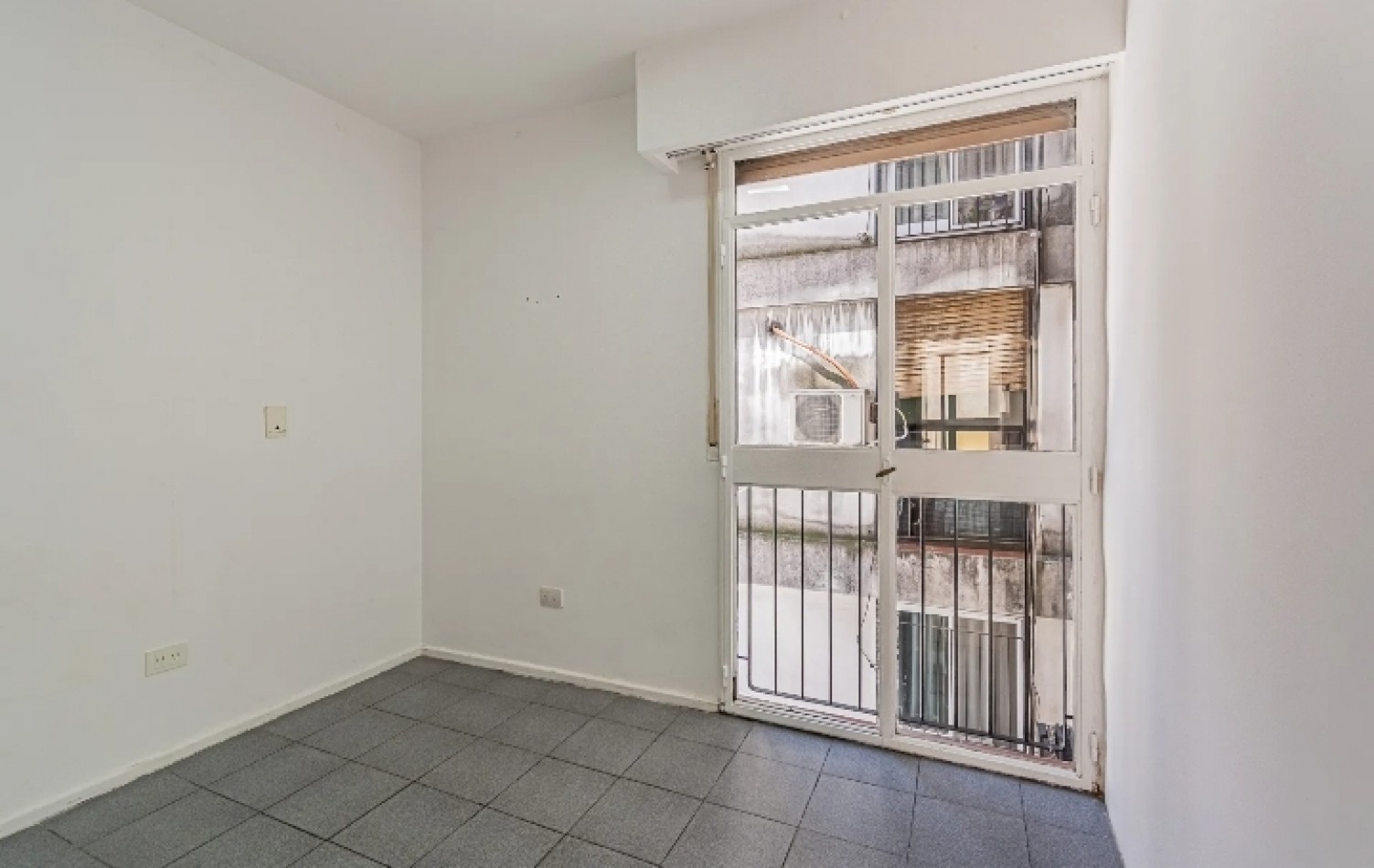 SARMIENTO 2300, VENTA IMPECABLE Depto 3 AMB c/BALCON Super Completo Mtrs Av Callao