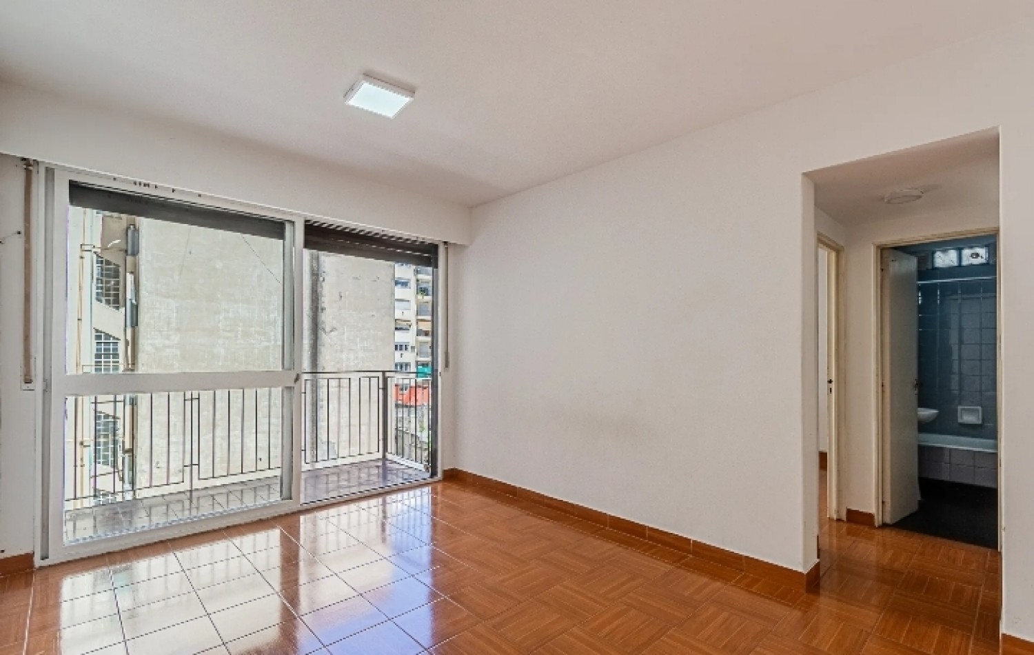 SARMIENTO 2300, VENTA IMPECABLE Depto 3 AMB c/BALCON Super Completo Mtrs Av Callao