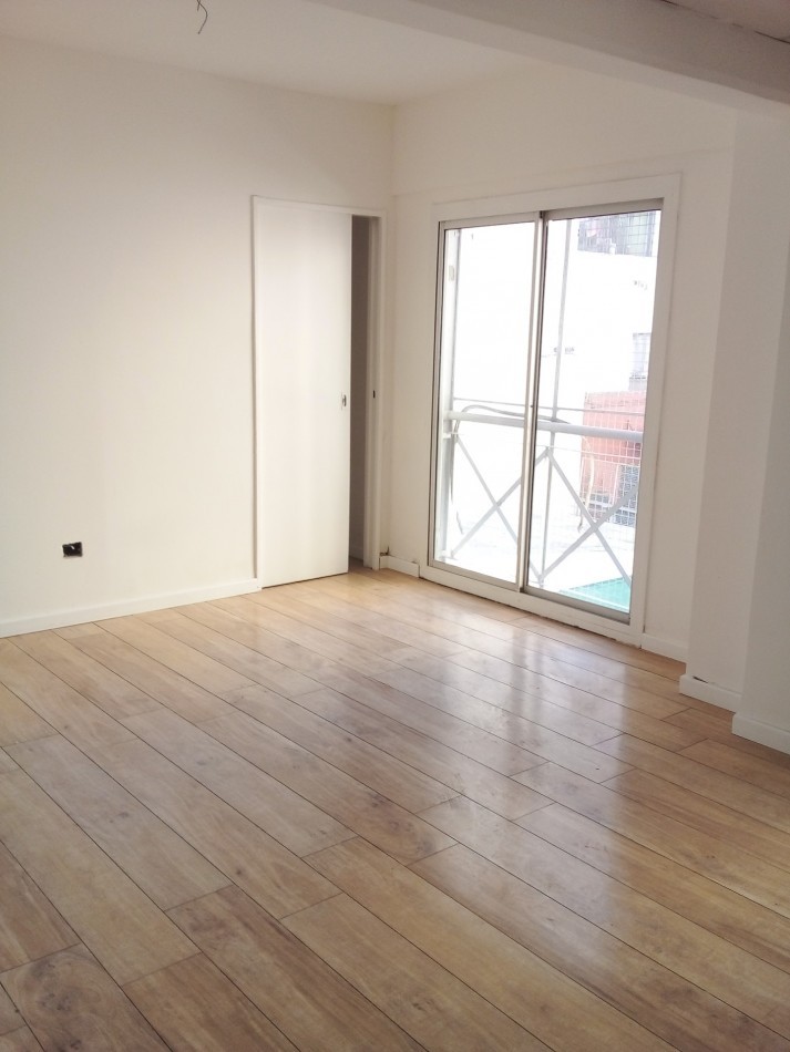 PERON 4100, Venta Gran depto 1 AMB DIVIIDO en 2 AMB BALCON + BALCON FRANCES + VENTANAL 