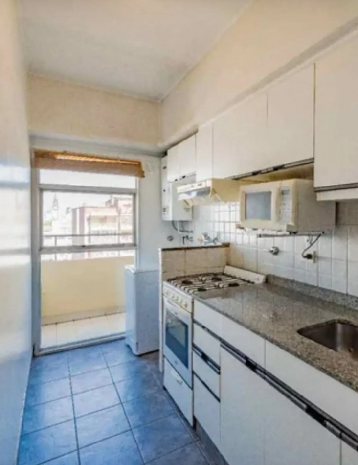 Hipolito Yrigoyen 3700, VENTA 2 AMB CFTE BALCON EDIFICIO 25 AÑOS CATEGORIA SUM SEGURIDAD