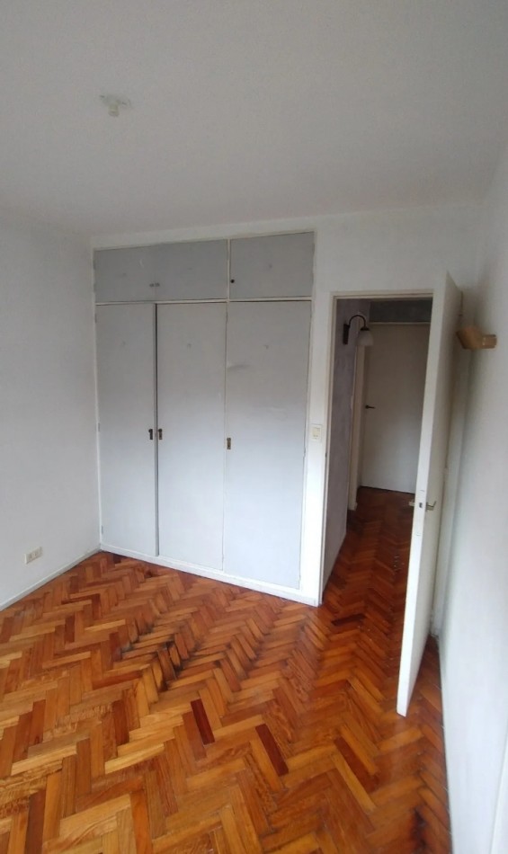 Av EVA PERON 1500, Venta Excelente Depto 2 AMB al Fte Mismo del PARQUE, Todo Luz Sol y Vista IMPEC ESTADO y UBICACION 