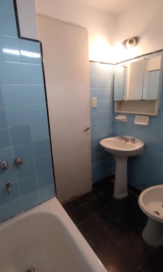 Av EVA PERON 1500, Venta Excelente Depto 2 AMB al Fte Mismo del PARQUE, Todo Luz Sol y Vista IMPEC ESTADO y UBICACION 