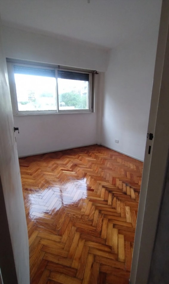 Av EVA PERON 1500, Venta Excelente Depto 2 AMB al Fte Mismo del PARQUE, Todo Luz Sol y Vista IMPEC ESTADO y UBICACION 