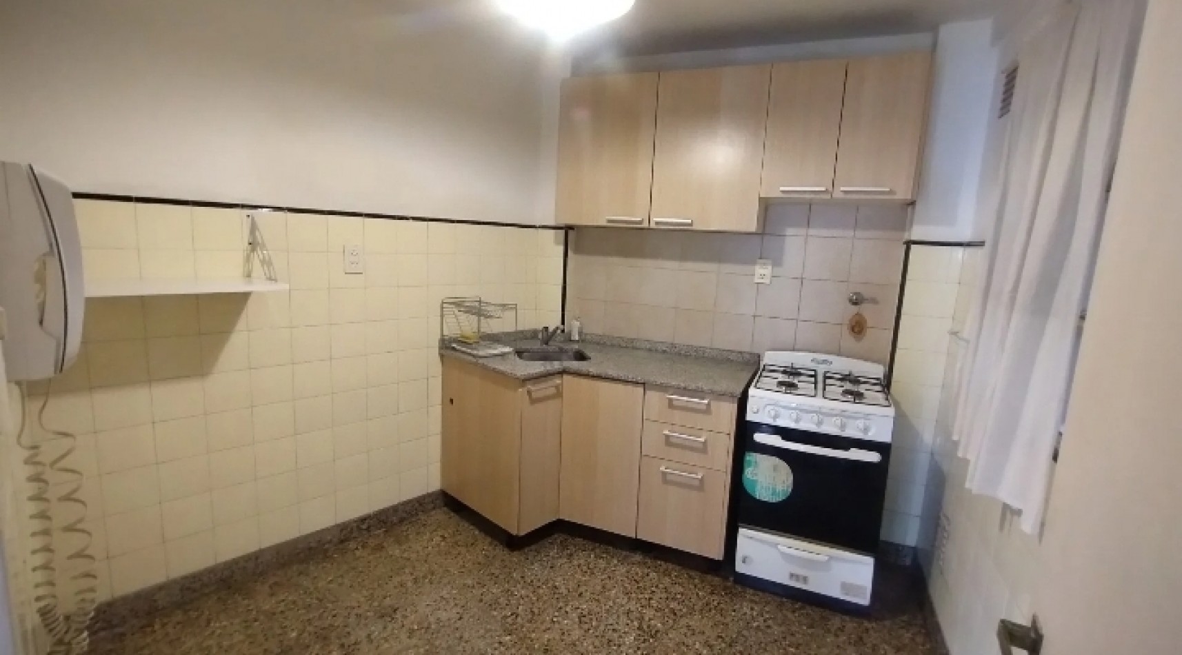 Av EVA PERON 1500, Venta Excelente Depto 2 AMB al Fte Mismo del PARQUE, Todo Luz Sol y Vista IMPEC ESTADO y UBICACION 