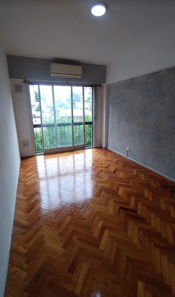 Av EVA PERON 1500, Venta Excelente Depto 2 AMB al Fte Mismo del PARQUE, Todo Luz Sol y Vista IMPEC ESTADO y UBICACION 