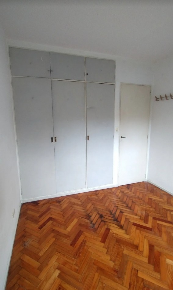 Av EVA PERON 1500, Venta Excelente Depto 2 AMB al Fte Mismo del PARQUE, Todo Luz Sol y Vista IMPEC ESTADO y UBICACION 