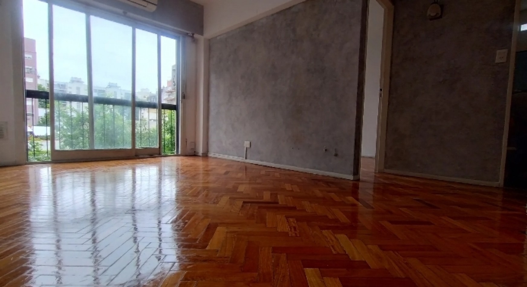 Av EVA PERON 1500, Venta Excelente Depto 2 AMB al Fte Mismo del PARQUE, Todo Luz Sol y Vista IMPEC ESTADO y UBICACION 