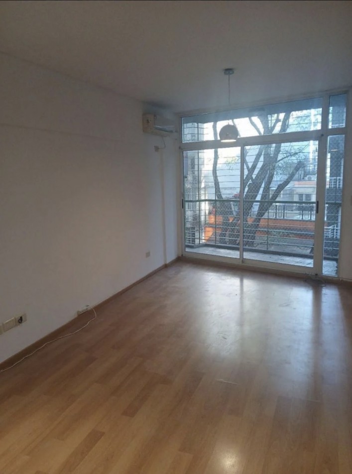 MARIO BRAVO 1100, VENTA DEPARTAMENTO DE DOS AMBIENTES CON COCHERA