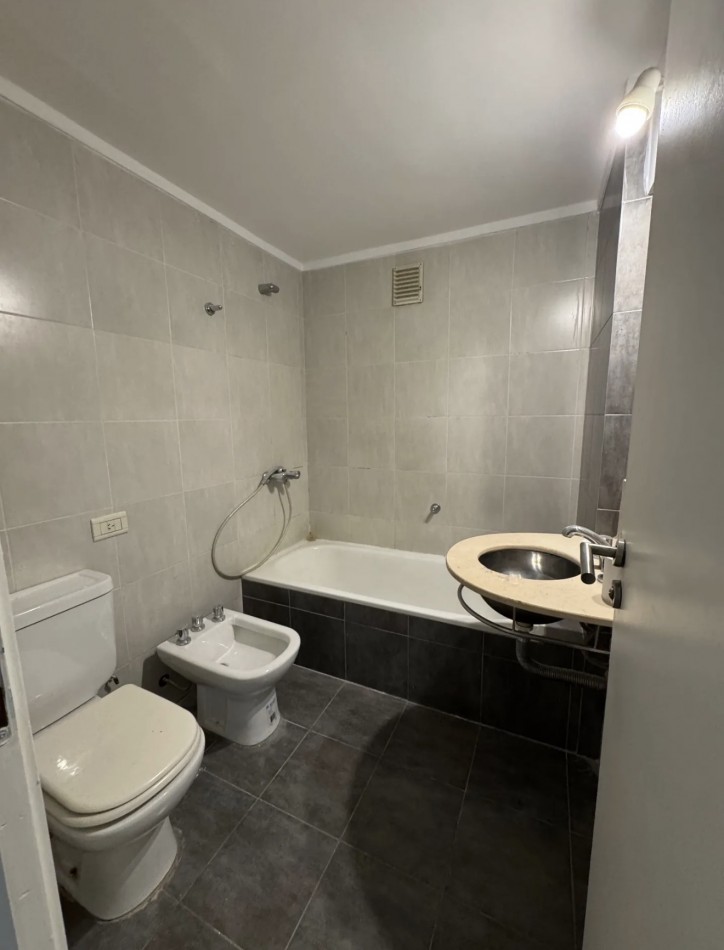 MARIO BRAVO 1100, VENTA DEPARTAMENTO DE DOS AMBIENTES CON COCHERA