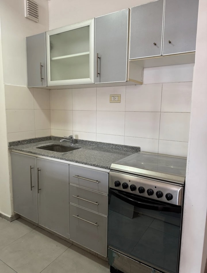 MARIO BRAVO 1100, VENTA DEPARTAMENTO DE DOS AMBIENTES CON COCHERA