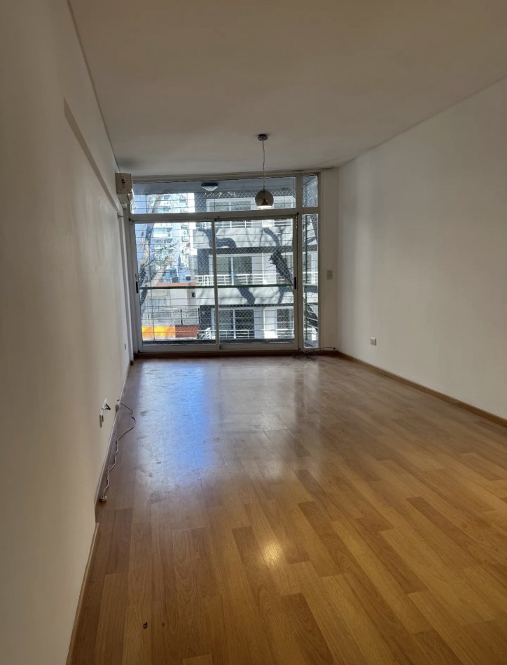 MARIO BRAVO 1100, VENTA DEPARTAMENTO DE DOS AMBIENTES CON COCHERA