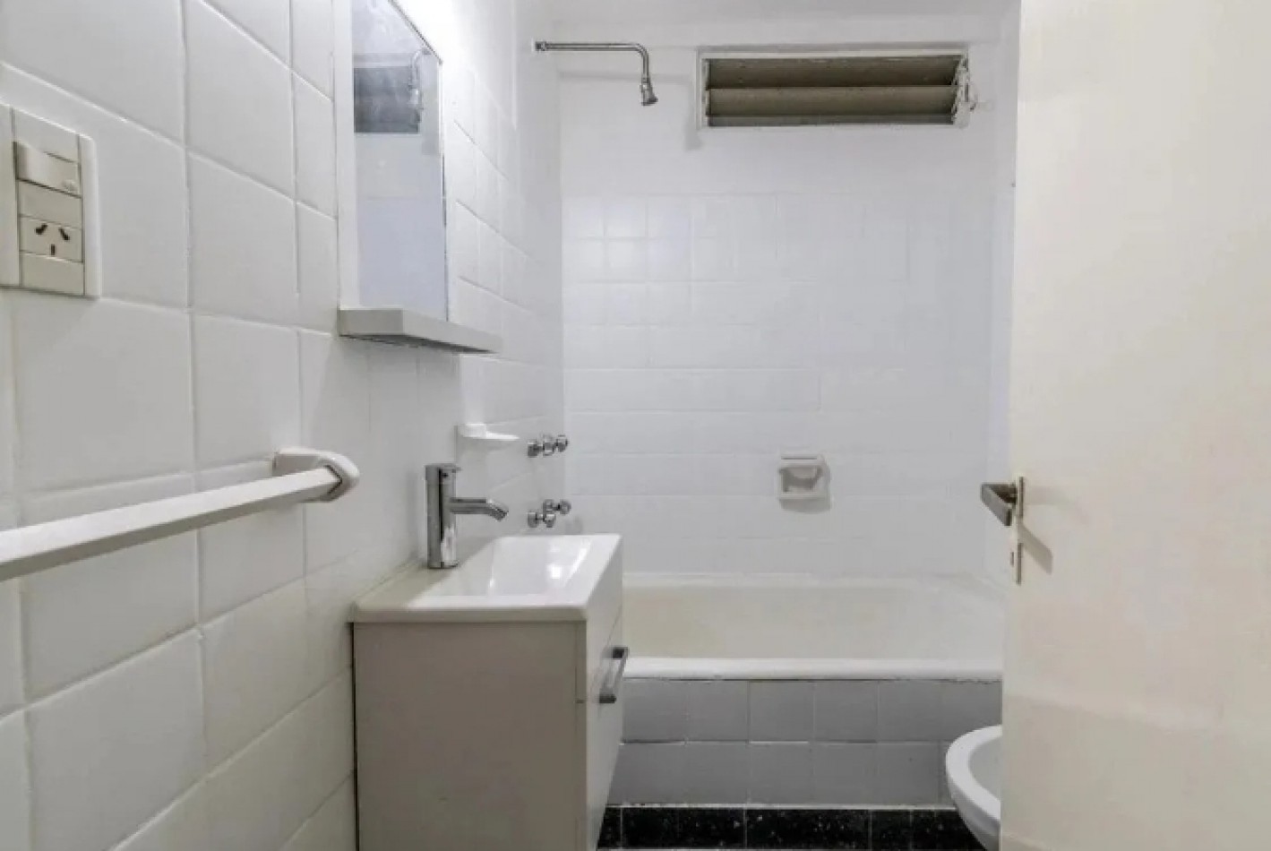 AV ASAMBLEA 1400, VENTA DEPARTAMENTO DE DOS AMBIENTES 