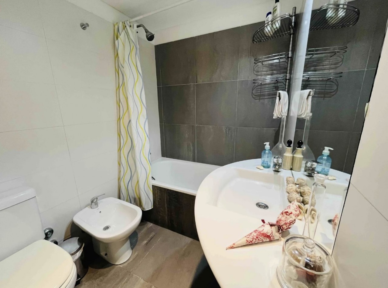 SINCLAIR 3100, VENTA SEMI-PISO DE TRES AMBIENTES