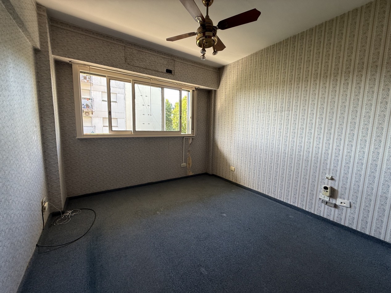 MELINCUE 3300, VENTA DEPARTAMENTO DE TRES AMBIENTES CON DEPENDENCIA DE SERVICIO