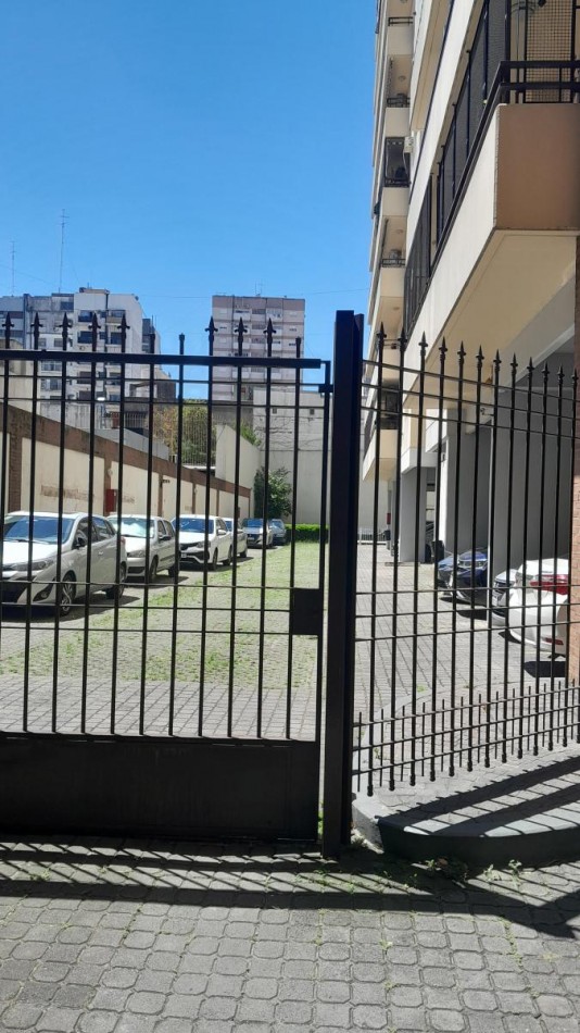 Hipolito Yrigoyen 3700, VENTA 2 AMB CFTE BALCON EDIFICIO 25 AÑOS CATEGORIA SUM SEGURIDAD