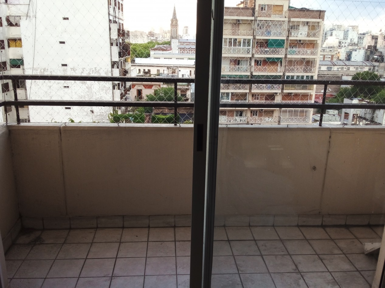 Hipolito Yrigoyen 3700, VENTA 2 AMB CFTE BALCON EDIFICIO 25 AÑOS CATEGORIA SUM SEGURIDAD