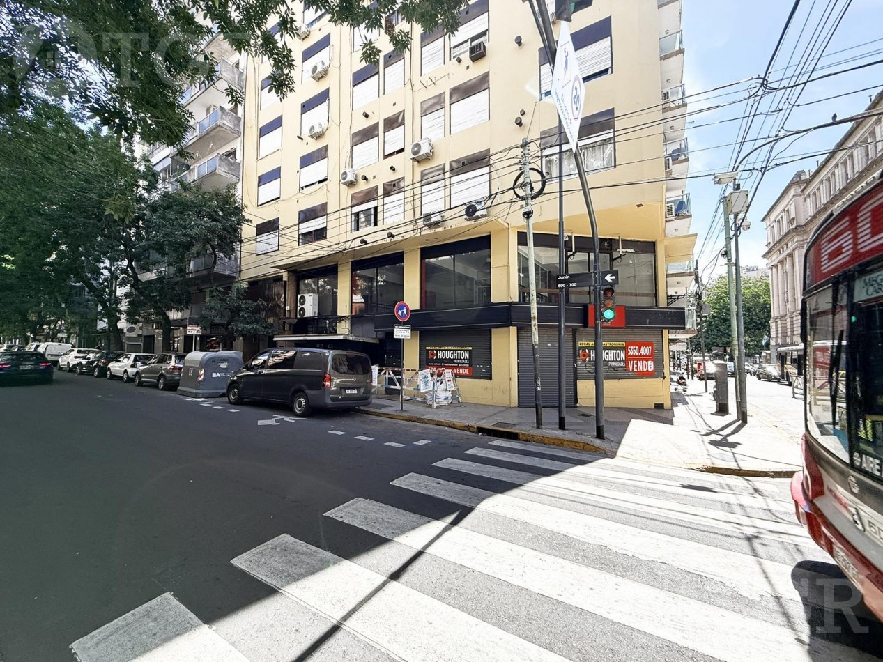JUNIN 700, VENTA MONOAMBIENTE AL FRENTE CON BALCON TERRAZA