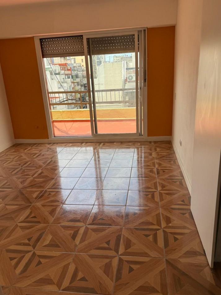 JUNIN 700, VENTA MONOAMBIENTE AL FRENTE CON BALCON TERRAZA